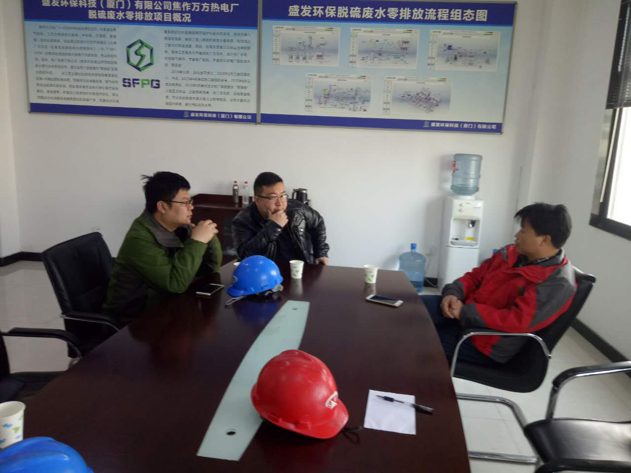 中電投上海成套電器設(shè)計(jì)院劉主任到焦作萬方項(xiàng)目部做技術(shù)交流與合作。